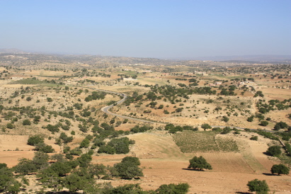 Landschaft mit Strasse unterwegs Landschaft mit Strasse unterwegs